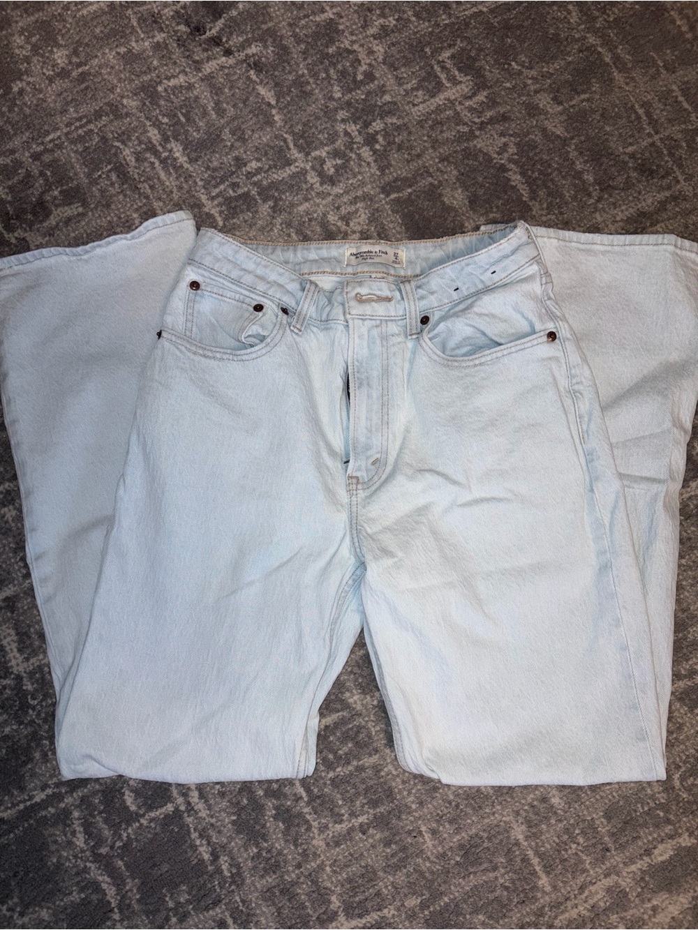 Classic Light Wash women 
 Jeans - Light Blue